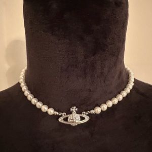 Vivienne Westwood mini bas pearl necklace